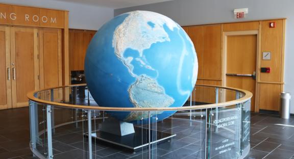 Hollingsworth-Magill Globe