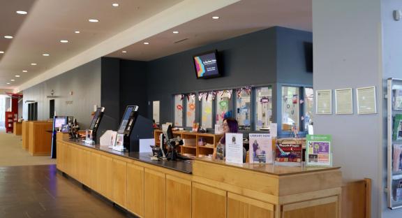 Circulation desk